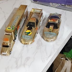 Bundle! Christmas Gift  For The Guys Gatornationals Gold Die-Cast Car Set